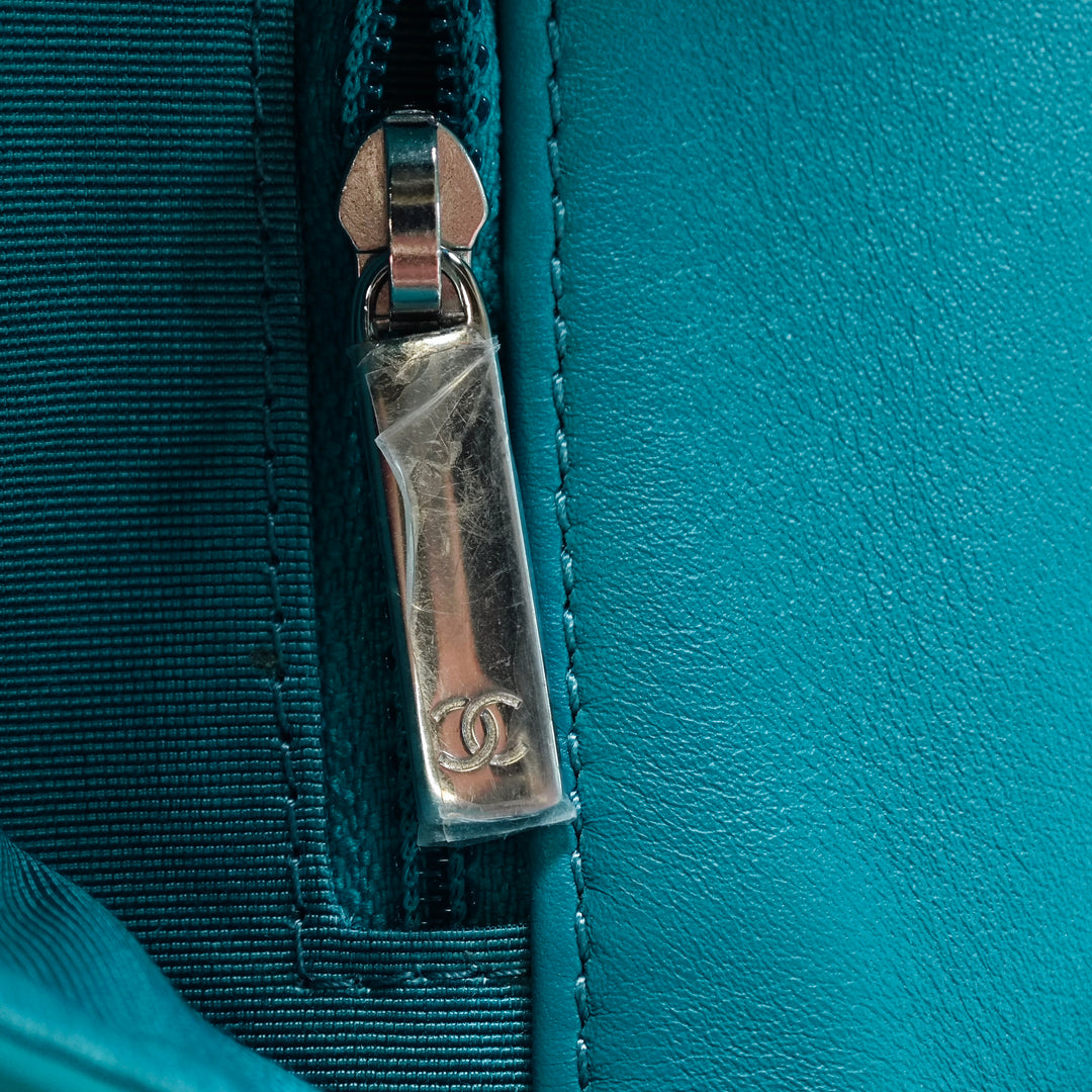Chanel Small Matelassé Crumpled Cuir de veau Bi Vintage Rabat intégral
