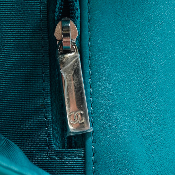 Chanel Small Matelassé Crumpled Cuir de veau Bi Vintage Rabat intégral