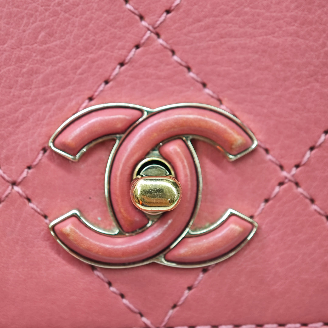Chanel Small Surpiqué Cuir de veau Covered CC à rabat