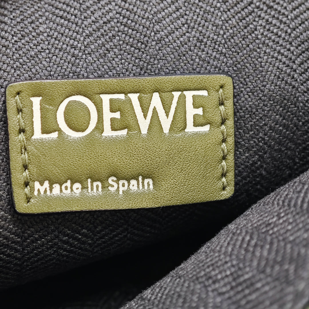 LOEWE embossé Cuir Anagram Repeat T Pochette
