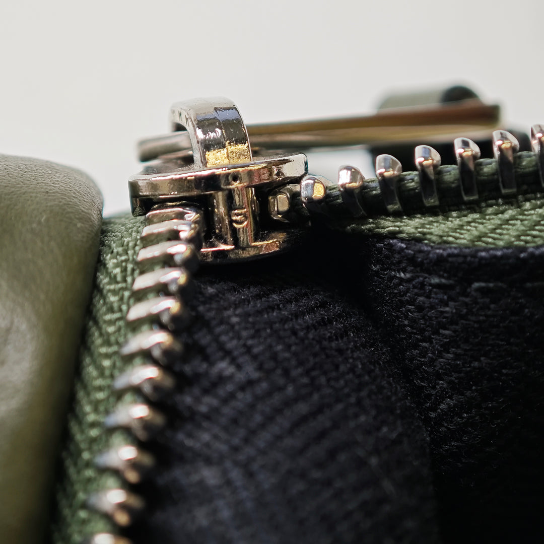 LOEWE embossé Cuir Anagram Repeat T Pochette
