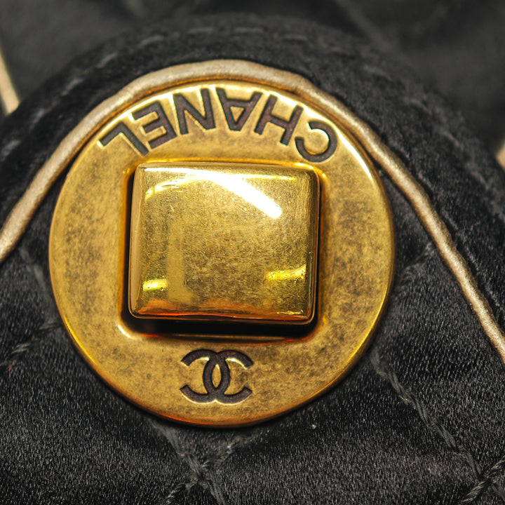 Chanel Paris Shanghai CC Matelassé Satin Takeaway Boîte Sac
