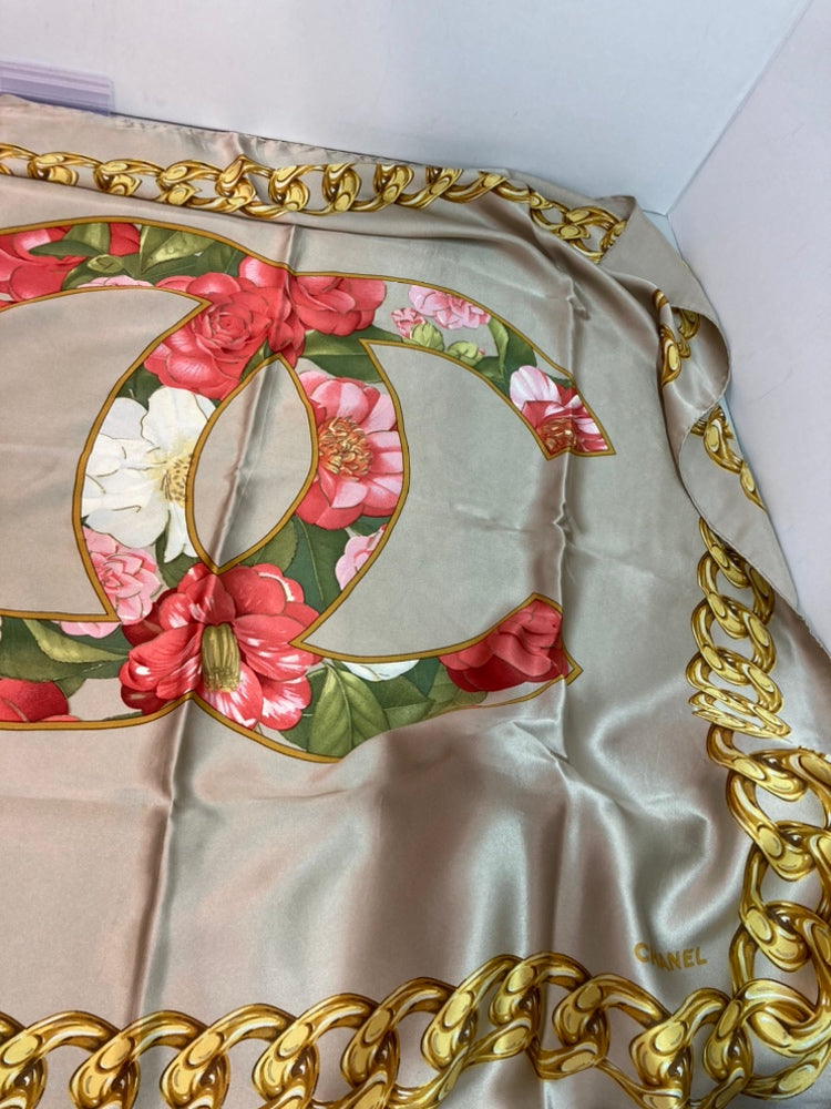 Chanel CC Camellia et Chain Soie Foulard 90
