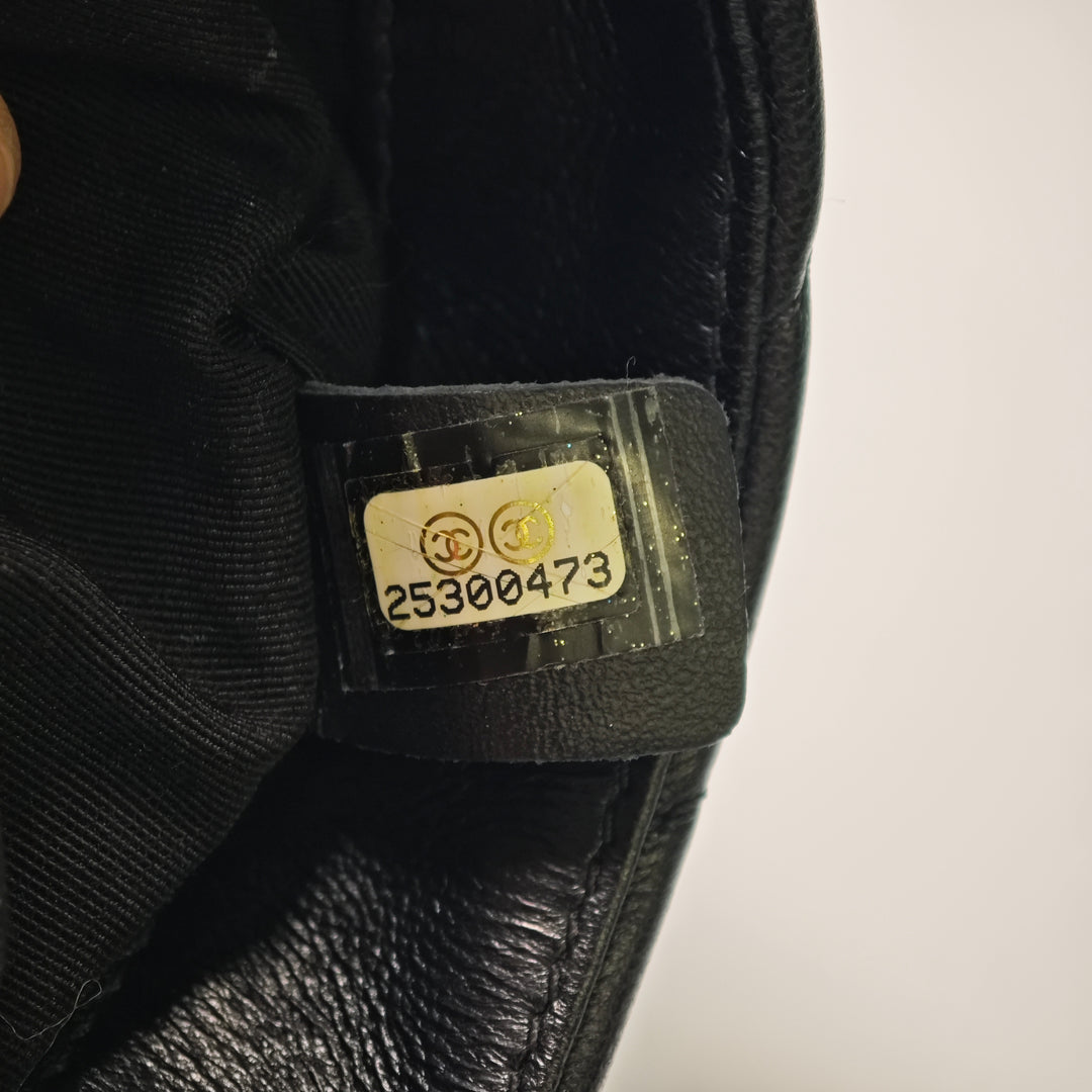 Chanel Mini Rectangular Chevron Cuir d’agneau Sac rond à chaîne à rabat