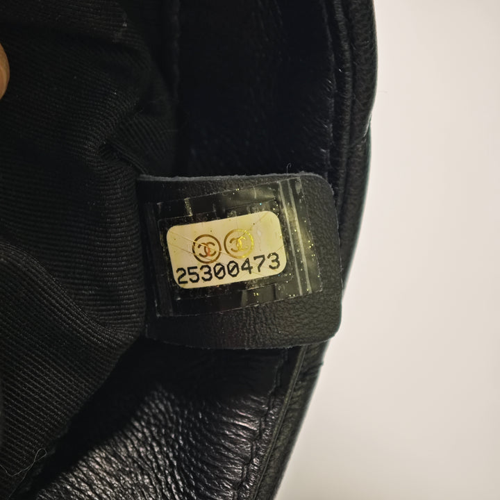 Chanel Mini Rectangular Chevron Cuir d’agneau Sac rond à chaîne à rabat