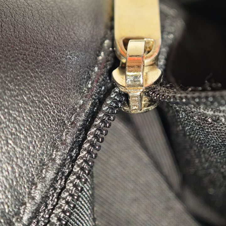 Chanel Mini Rectangular Chevron Cuir d’agneau Sac rond à chaîne à rabat