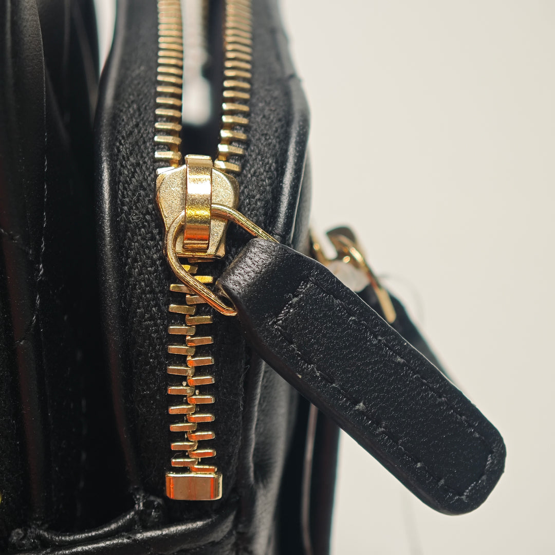Chanel CC Matelassé Cuir d’agneau Phone Holder avec chaîne