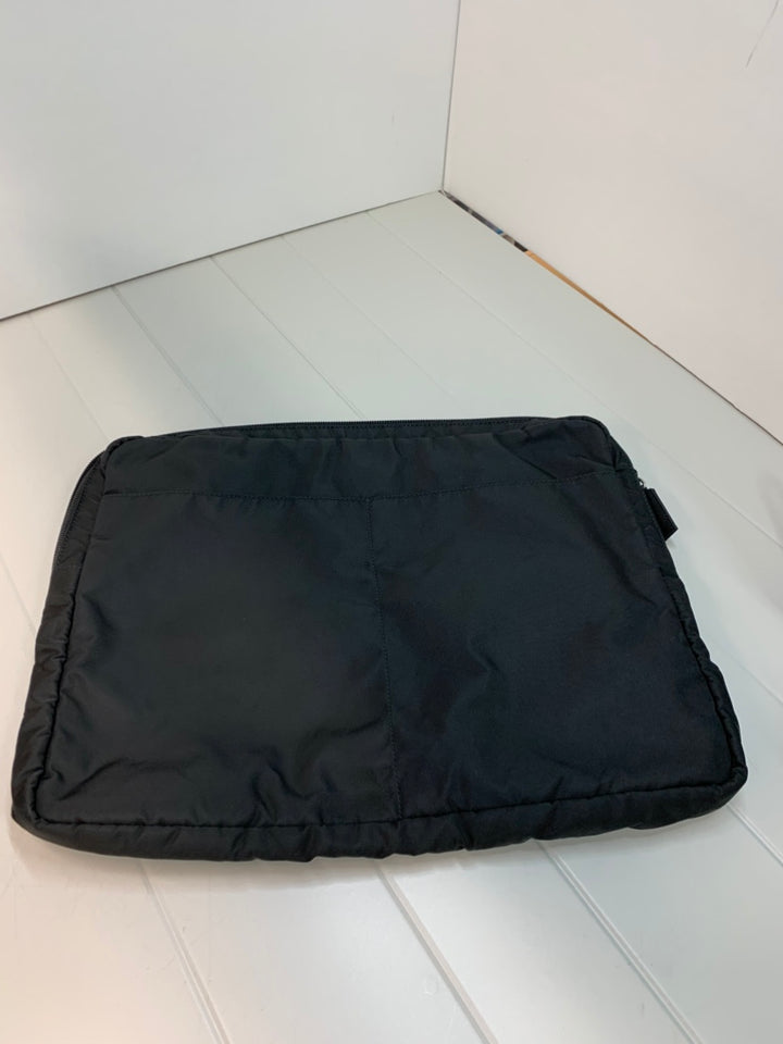 Prada Tessuto Laptop Étui