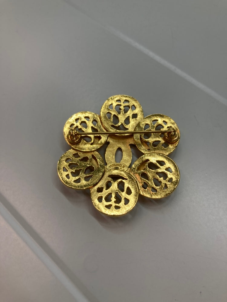 Chanel CC plaqué Flower Broche