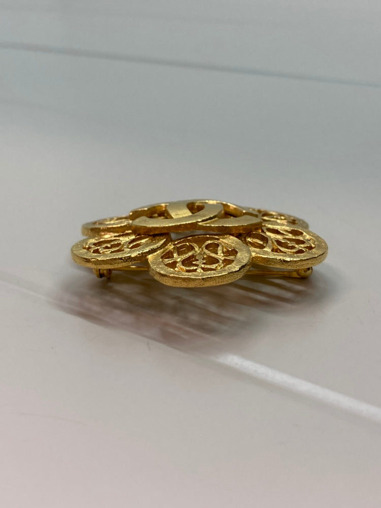 Chanel CC plaqué Flower Broche