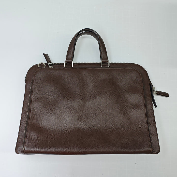 Prada Saffiano Cuir Travel Front Zip Pocket Porte-documents