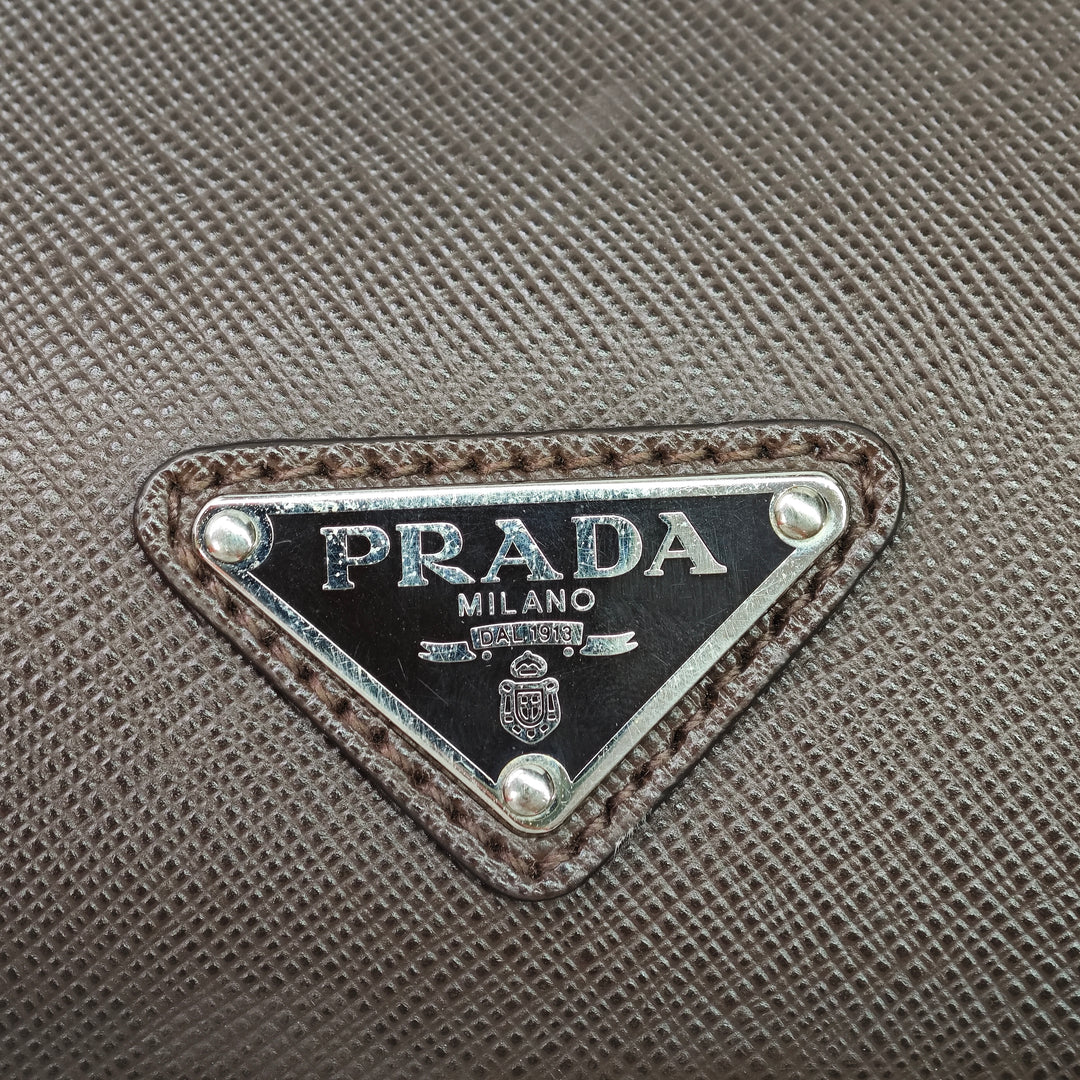Prada Saffiano Cuir Travel Front Zip Pocket Porte-documents