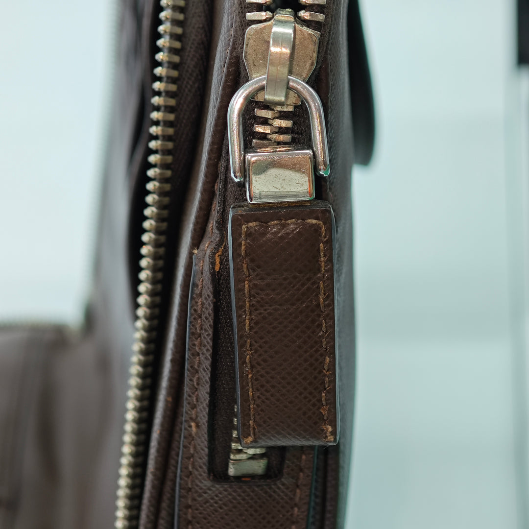 Prada Saffiano Cuir Travel Front Zip Pocket Porte-documents