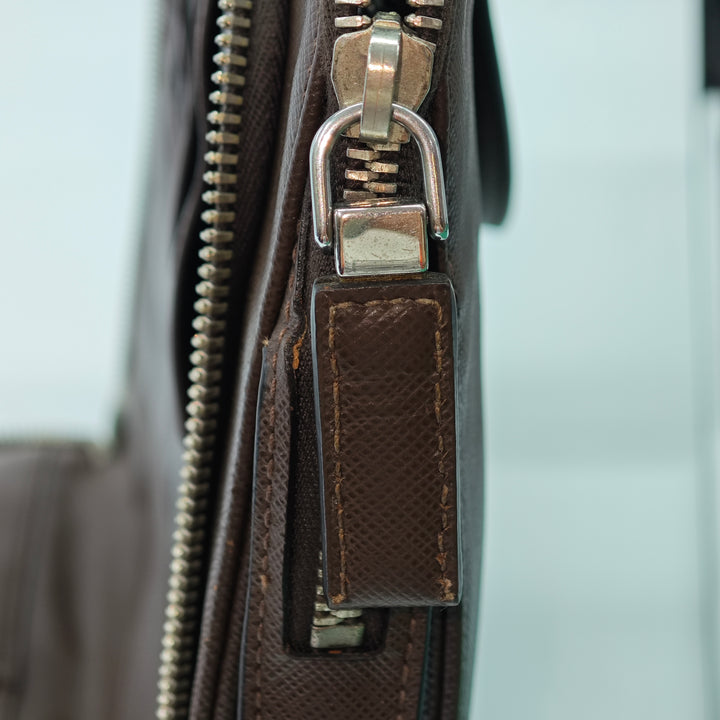 Prada Saffiano Cuir Travel Front Zip Pocket Porte-documents