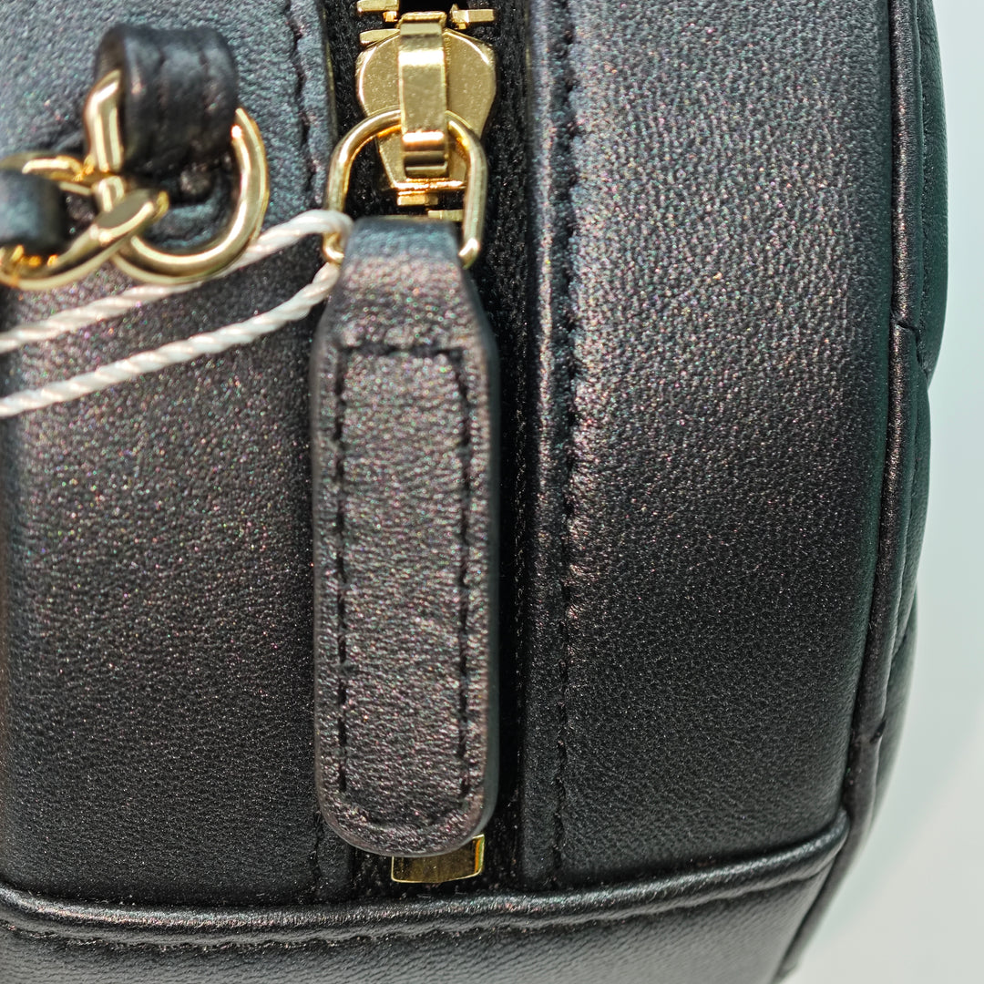 Chanel CC Matelassé Iridescent Cuir d’agneau Perle Rond Pochette avec chaîne