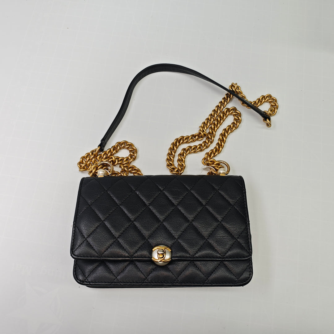 Chanel CC Matelassé Cuir d’agneau Perle Wallet on Chain