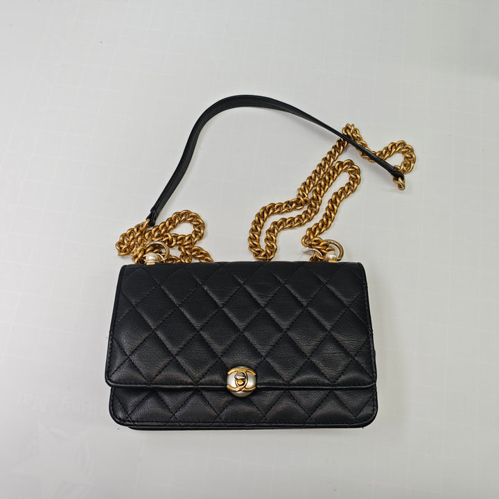 Chanel CC Matelassé Cuir d’agneau Perle Wallet on Chain