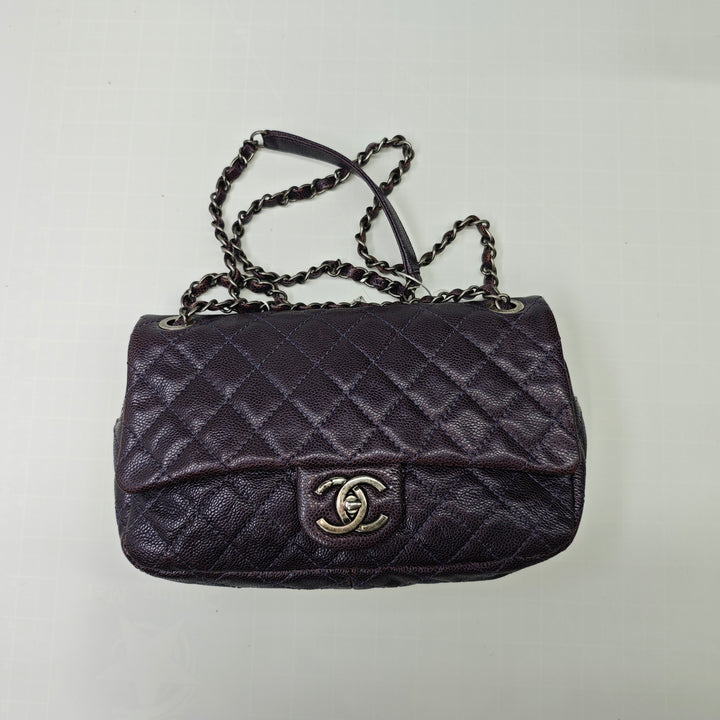 Chanel Medium Matelassé Iridescent Caviar Easy à rabat