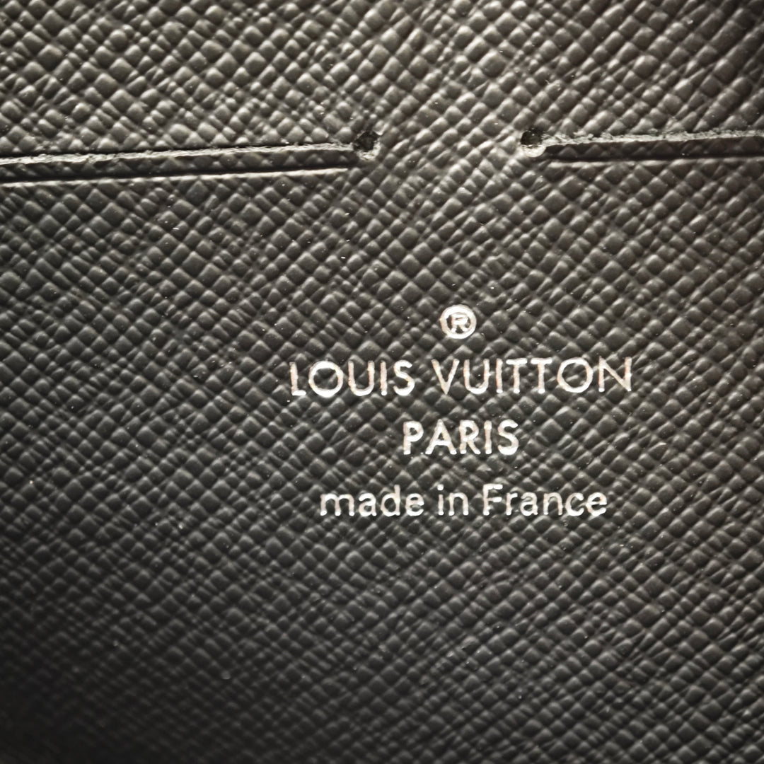 Louis Vuitton Damier Graphite 3D Pochette Voyage MM