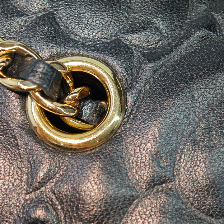 Chanel Mini Camellia embossé Cuir d’agneau Vanity avec chaîne
