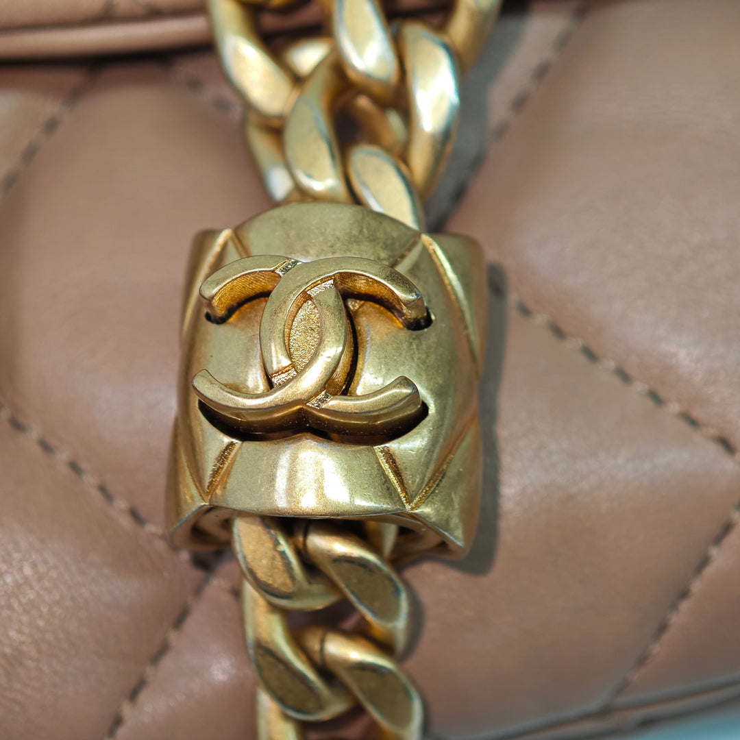 Chanel Small Matelassé Cuir d’agneau Pillow Crush à rabat