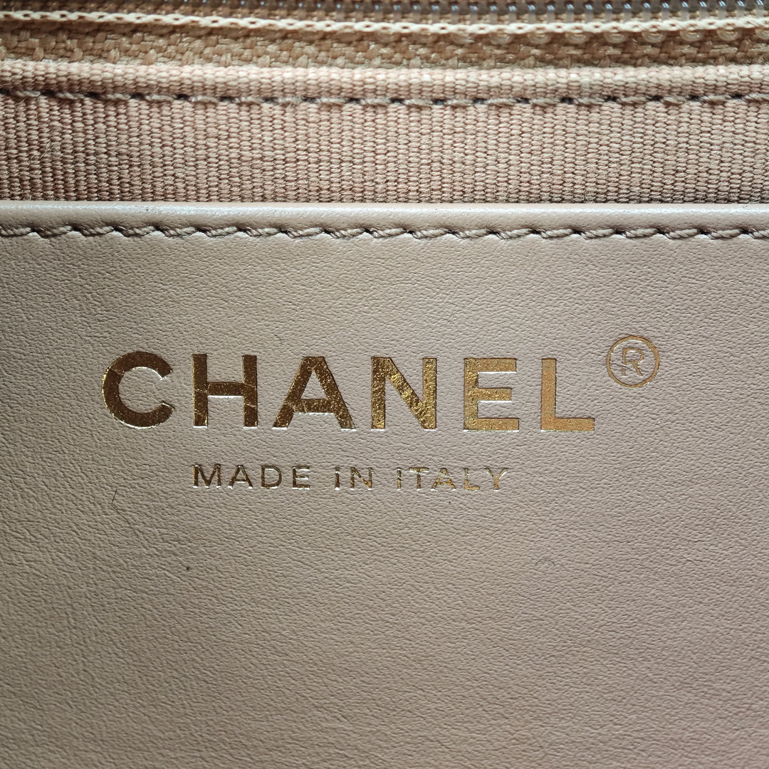 Chanel Small Matelassé Cuir d’agneau Pillow Crush à rabat