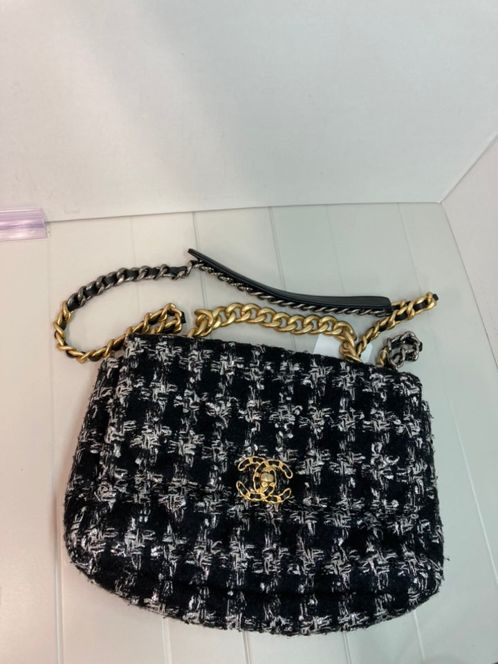 Chanel Large Tweed 19 à rabat