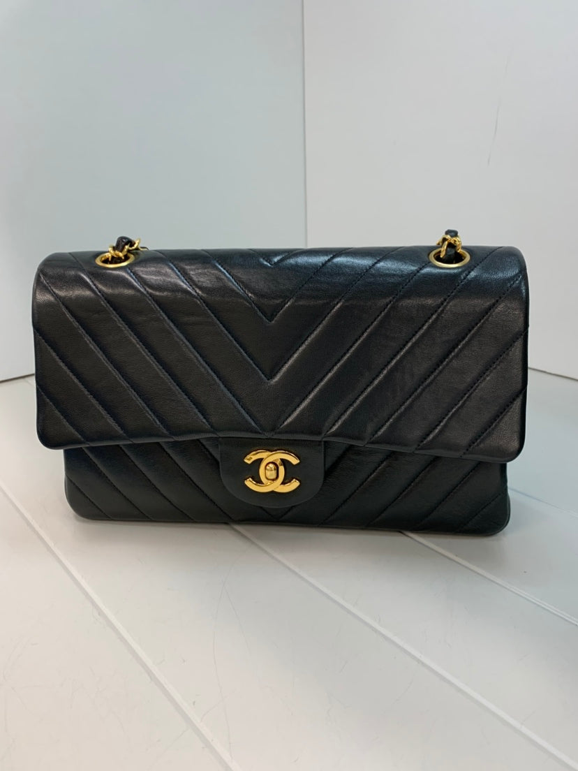 Chanel Medium Classic Chevron Crumpled Cuir de veau Double rabat