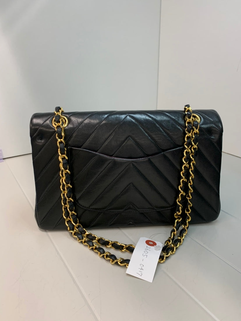 Chanel Medium Classic Chevron Crumpled Cuir de veau Double rabat