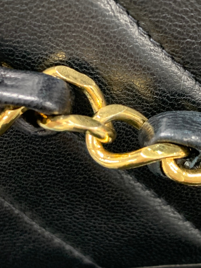 Chanel Medium Classic Chevron Crumpled Cuir de veau Double rabat