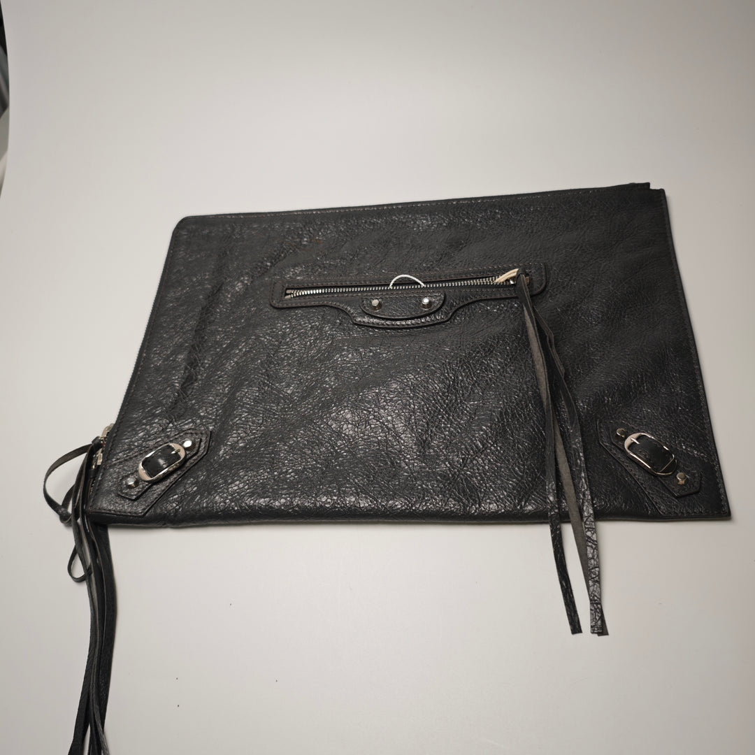 Balenciaga Cuir d’agneau Motocross Classic Zip Around Flat Pochette