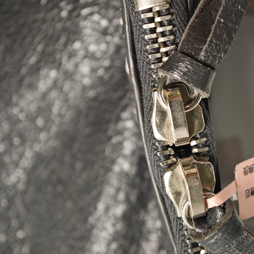 Balenciaga Cuir d’agneau Motocross Classic Zip Around Flat Pochette