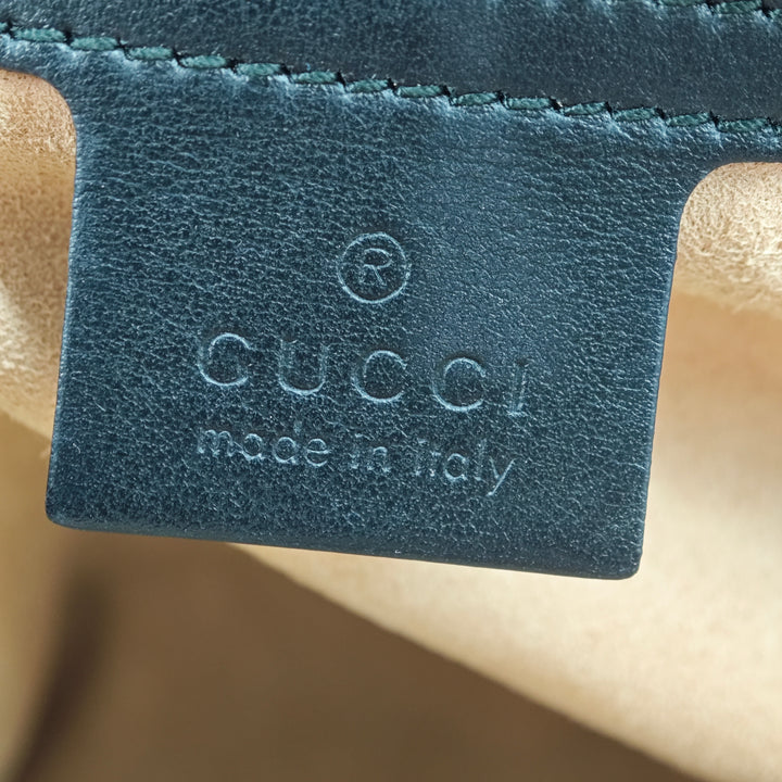 Gucci Small GG Marmont Matelasse Cuir de veau Sylvie sac à anse supérieure