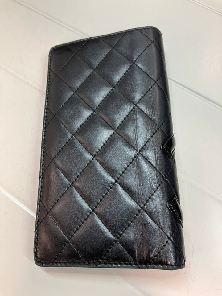 Chanel Matelassé Cuir d’agneau Cambon Ligne Bifold Portefeuille