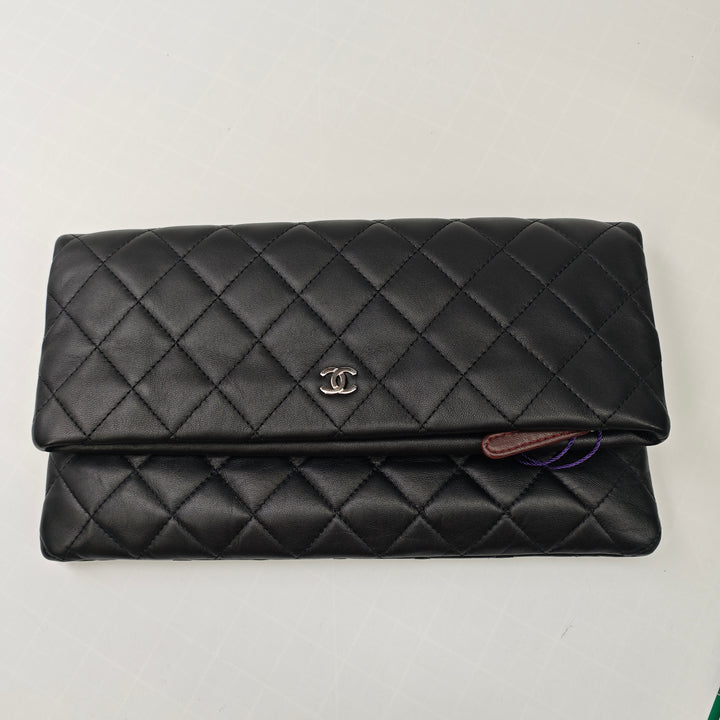 Chanel Matelassé Cuir d’agneau CC Beauty Foldover Pochette