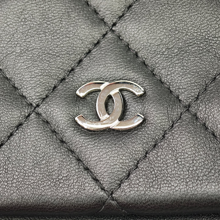 Chanel Matelassé Cuir d’agneau CC Beauty Foldover Pochette