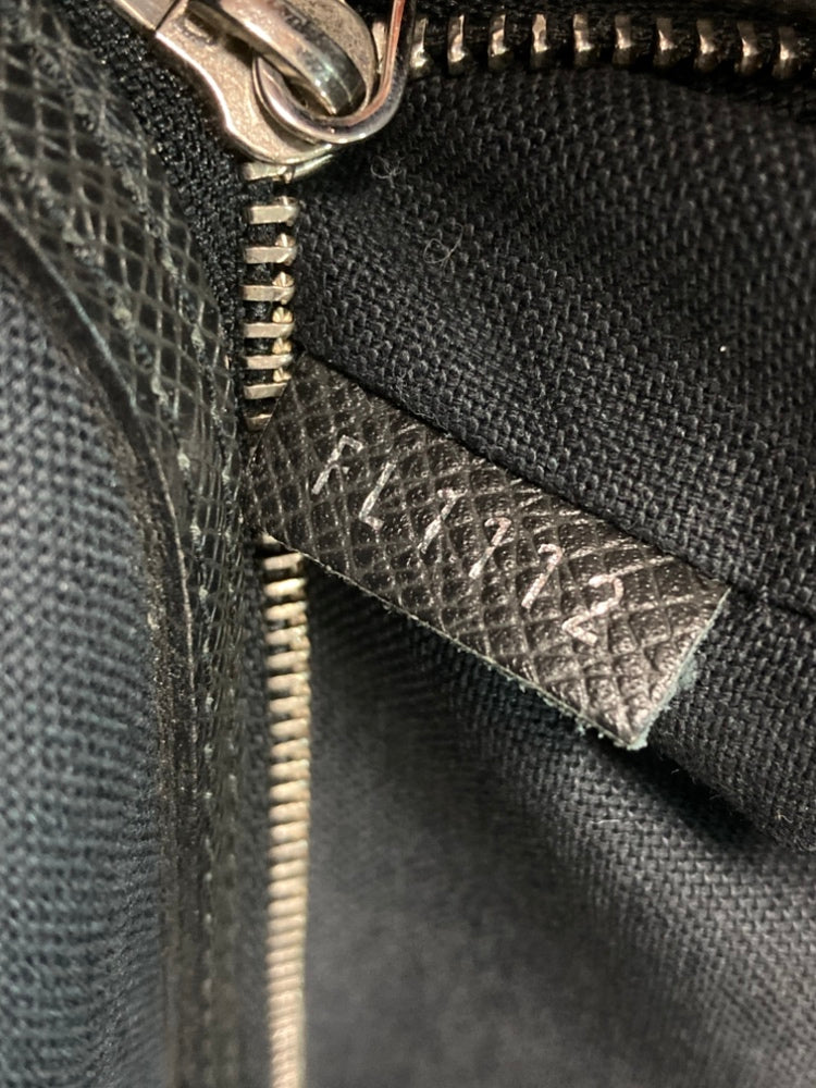 Louis Vuitton Taiga Neo Igor Porte-documents