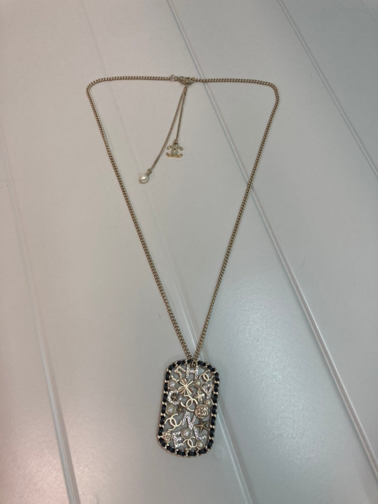 Chanel CC plaqué Mosaic Estate Clover Star Cuir Woven Chain Pendant Collier