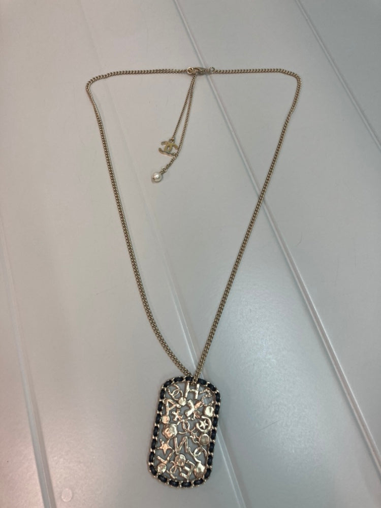 Chanel CC plaqué Mosaic Estate Clover Star Cuir Woven Chain Pendant Collier