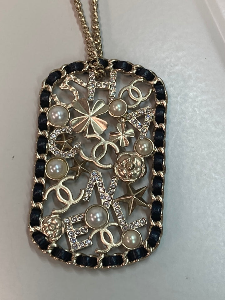Chanel CC plaqué Mosaic Estate Clover Star Cuir Woven Chain Pendant Collier