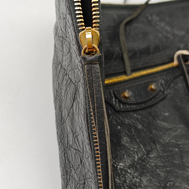 Balenciaga Cuir d’agneau Motocross Classic Zip Around Flat Pochette