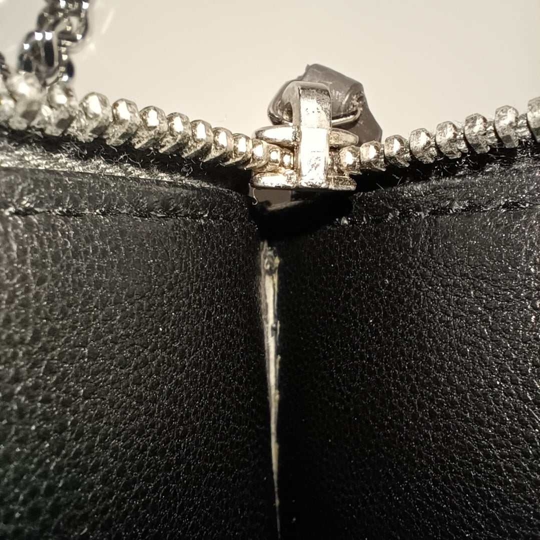 Saint Laurent Grain De Poudre Chevron Cassandre Envelope Chain Portefeuille