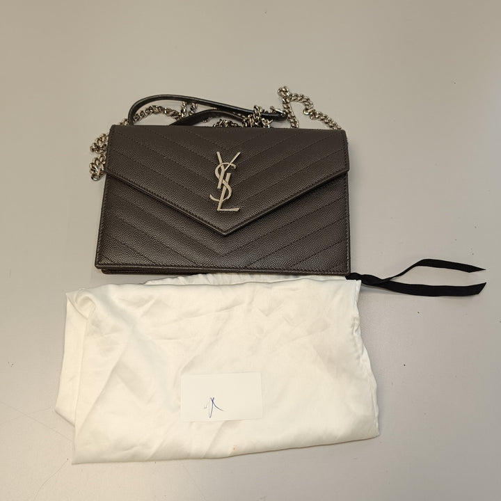 Saint Laurent Grain De Poudre Chevron Cassandre Envelope Chain Portefeuille