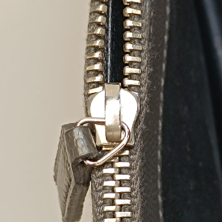 Saint Laurent Grain De Poudre Chevron Cassandre Envelope Chain Portefeuille