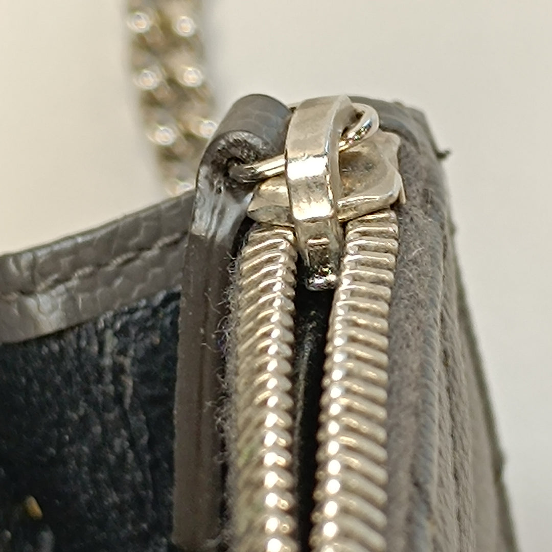 Saint Laurent Grain De Poudre Chevron Cassandre Envelope Chain Portefeuille