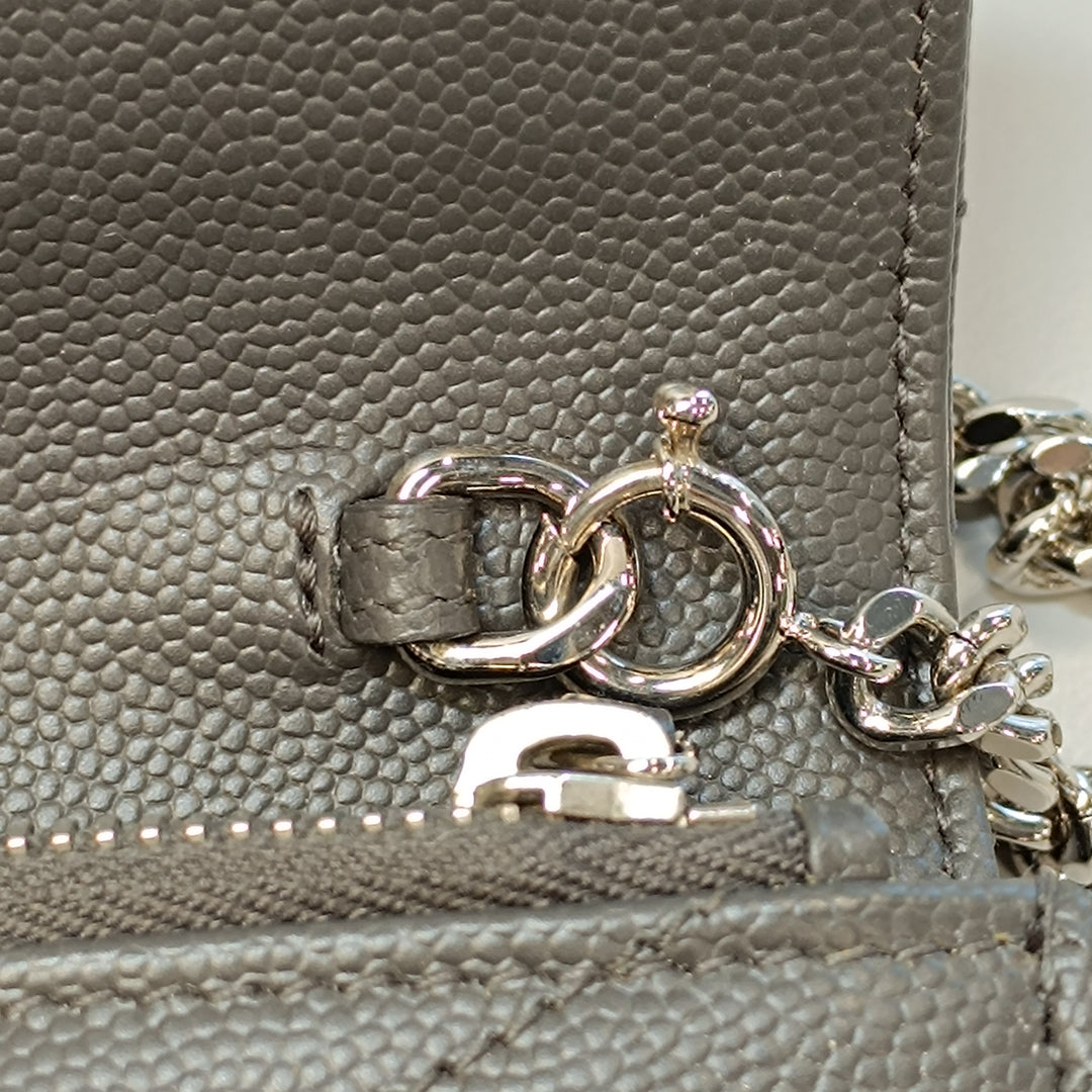 Saint Laurent Grain De Poudre Chevron Cassandre Envelope Chain Portefeuille