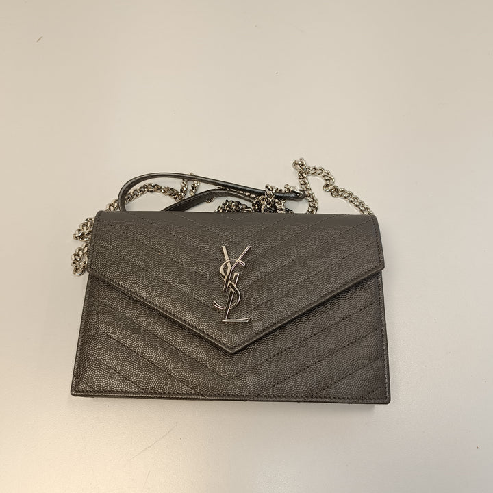 Saint Laurent Grain De Poudre Chevron Cassandre Envelope Chain Portefeuille