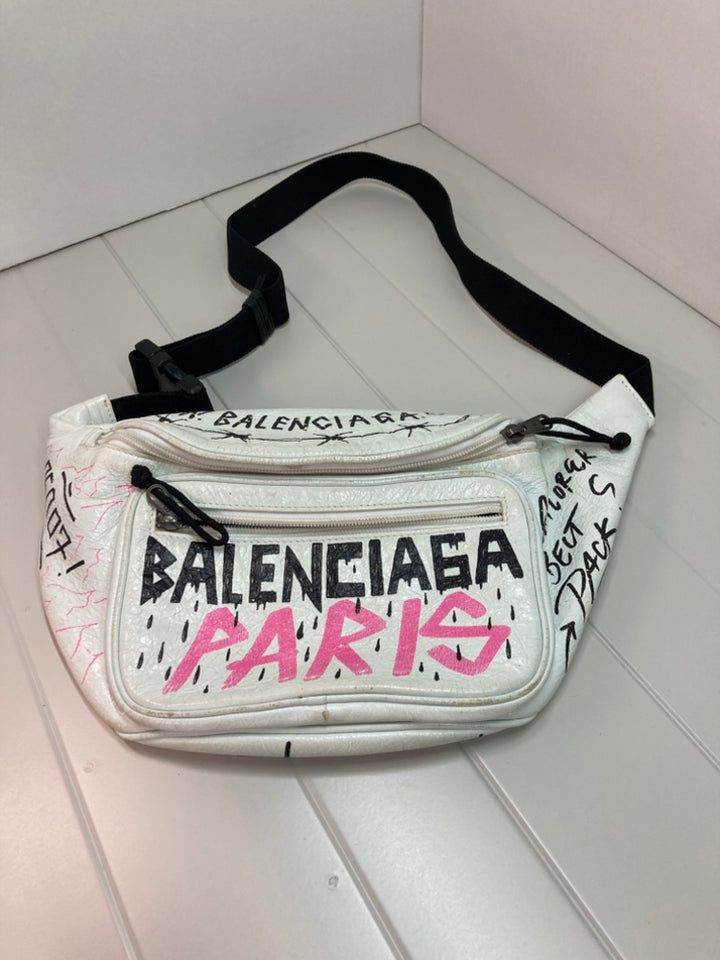 Balenciaga Cuir d’agneau Graffiti Explorer Sac ceinture