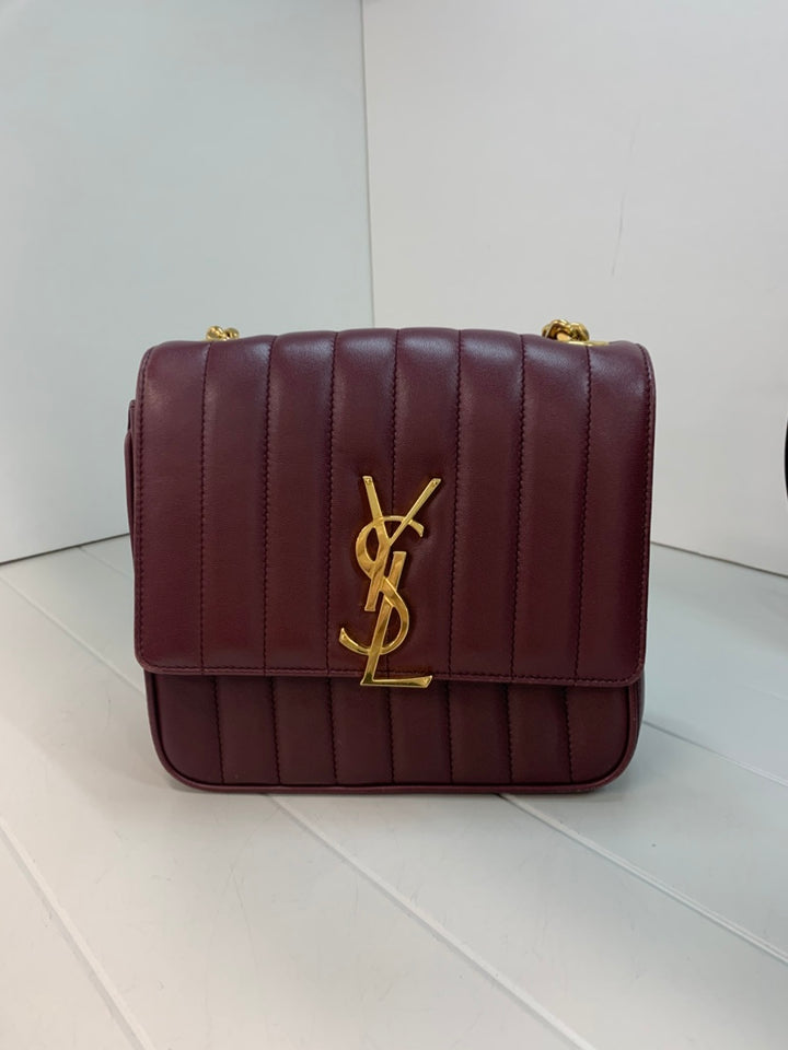 Saint Laurent Medium Cuir d’agneau Monogram Vicky Sac à chaîne