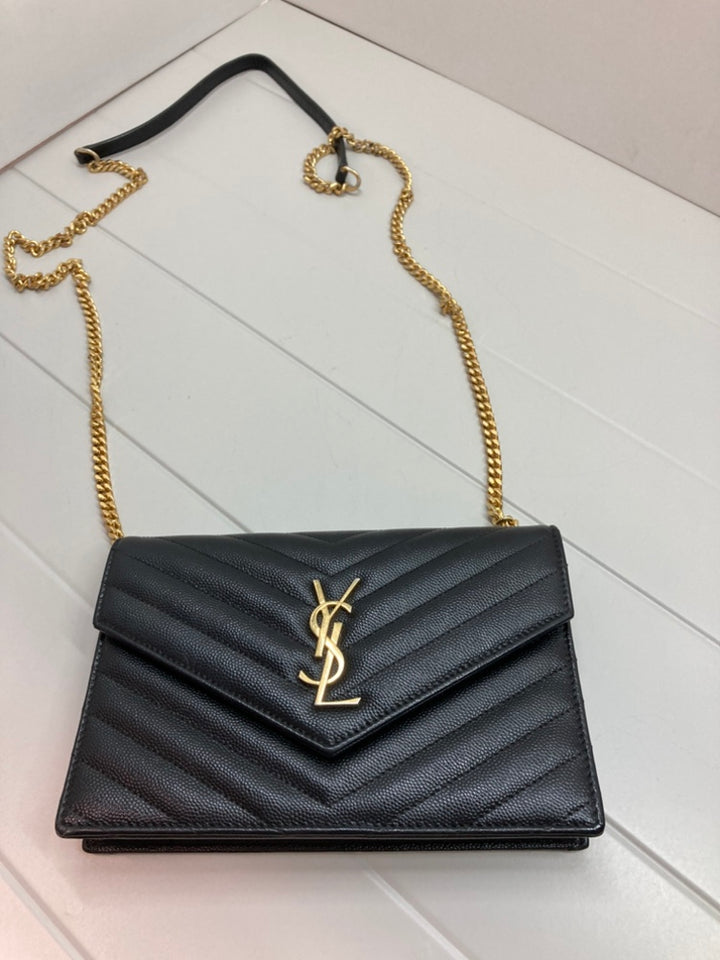 Saint Laurent Grain De Poudre Chevron Cassandre Envelope Chain Portefeuille